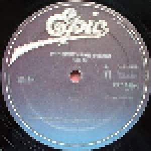 UB40: Present Arms In Dub (LP) - Bild 5