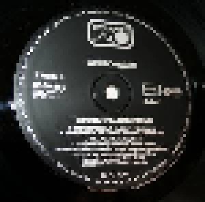 Wishbone Ash: Twin Barrels Burning (LP) - Bild 3
